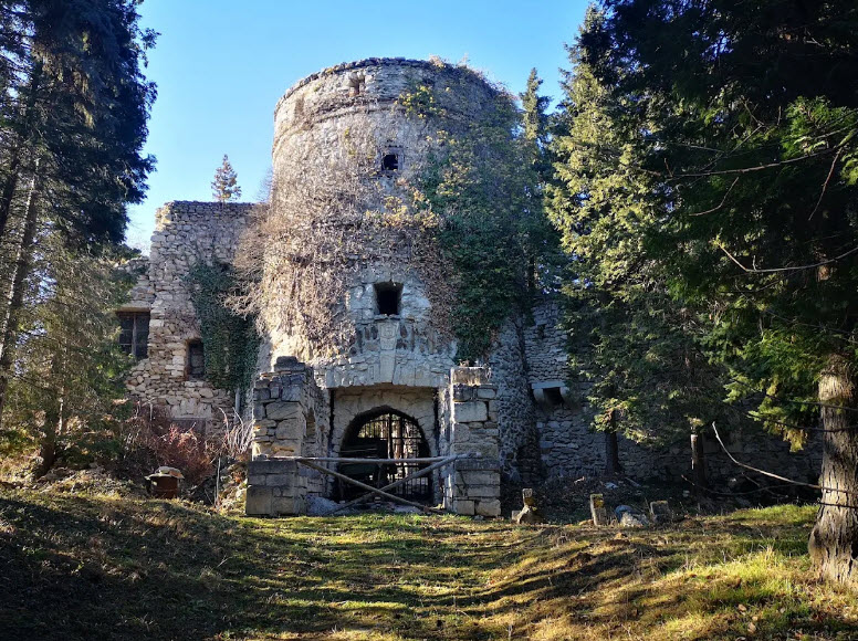 Taródi Vár, Hungary
